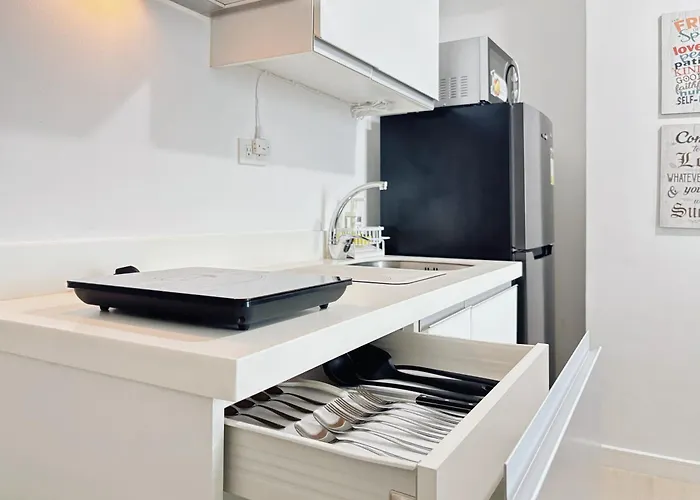 公寓式飯店 Lunara Staycation At Azure Residences 马尼拉
