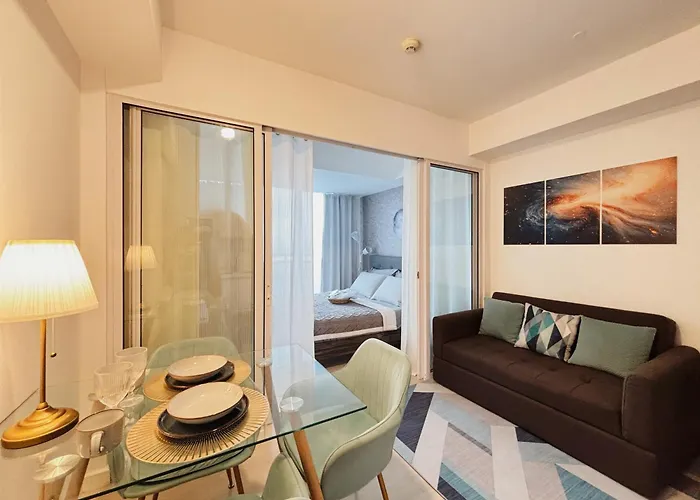 Lunara Staycation At Azure Residences 公寓式飯店