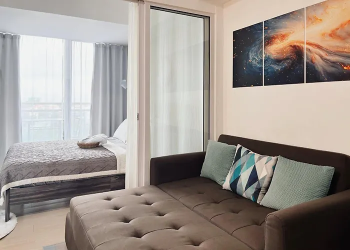 公寓式飯店 Lunara Staycation At Azure Residences 马尼拉