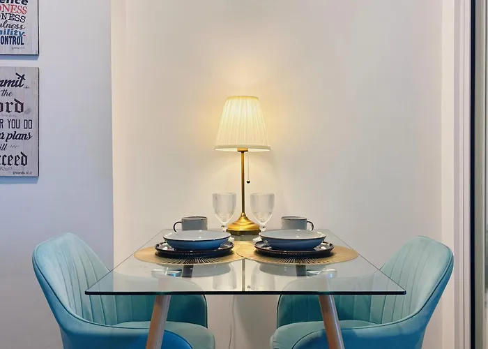 Lunara Staycation At Azure Residences 公寓式飯店 *