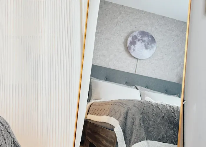 Lunara Staycation At Azure Residences 公寓式飯店 *